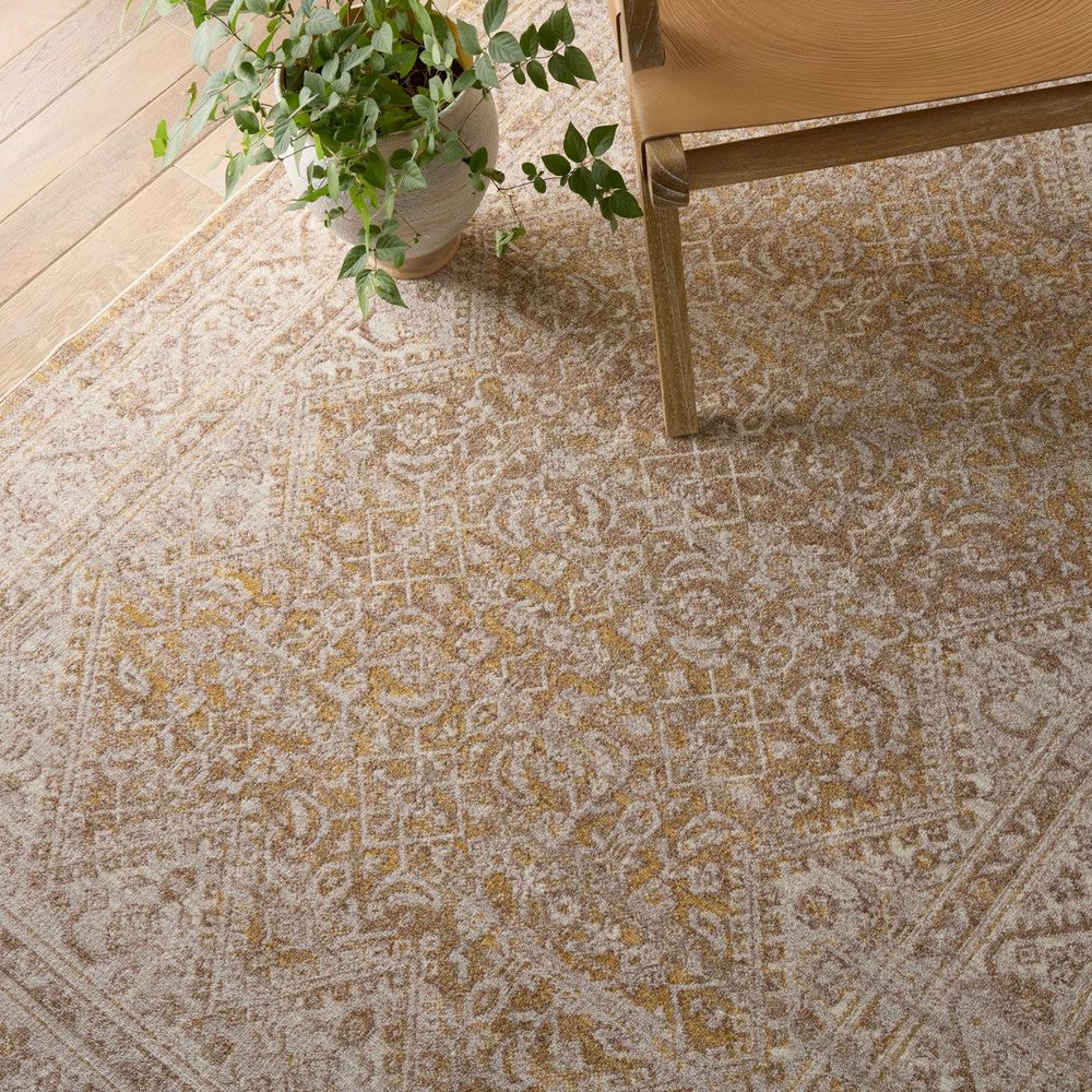 Merine Grafton Medallion Gold/ Light Gray Runner Rug (2'6"X8')