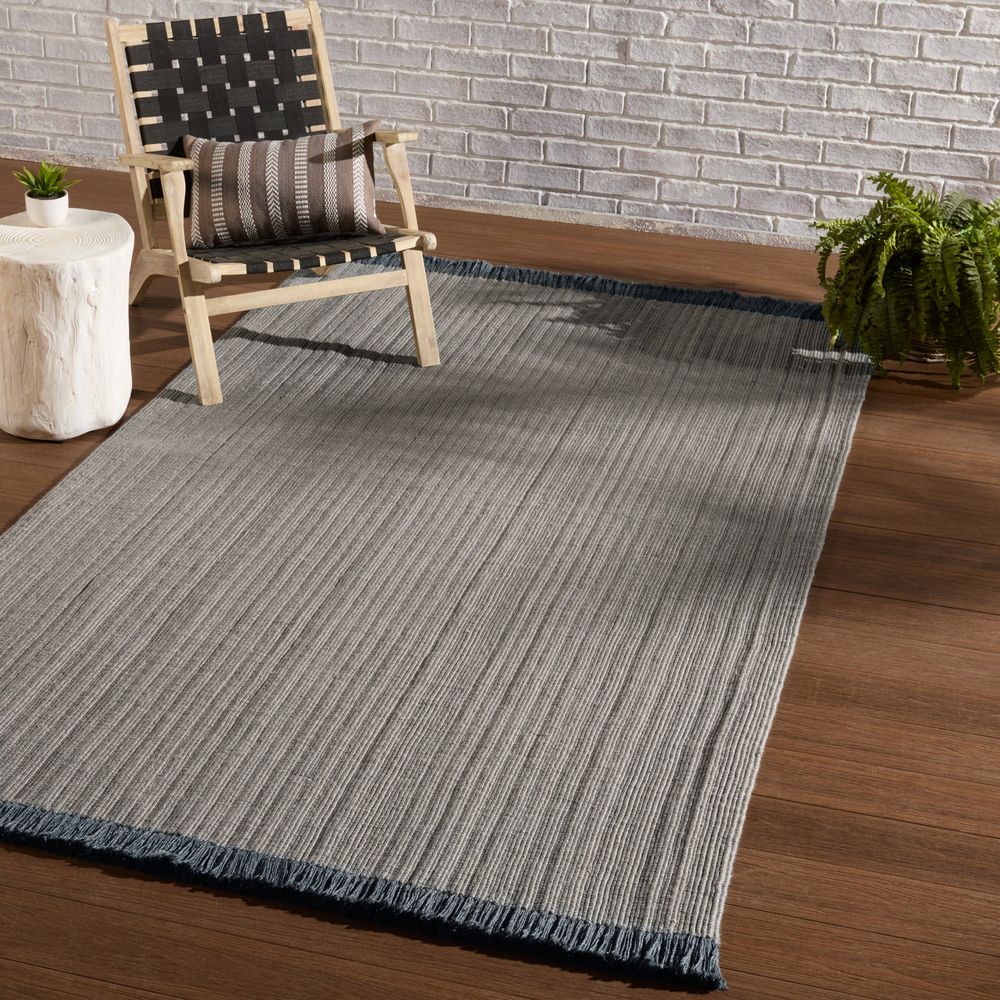 Elowen Solid Light Gray/ Dark Gray Area Rug (6'X9')